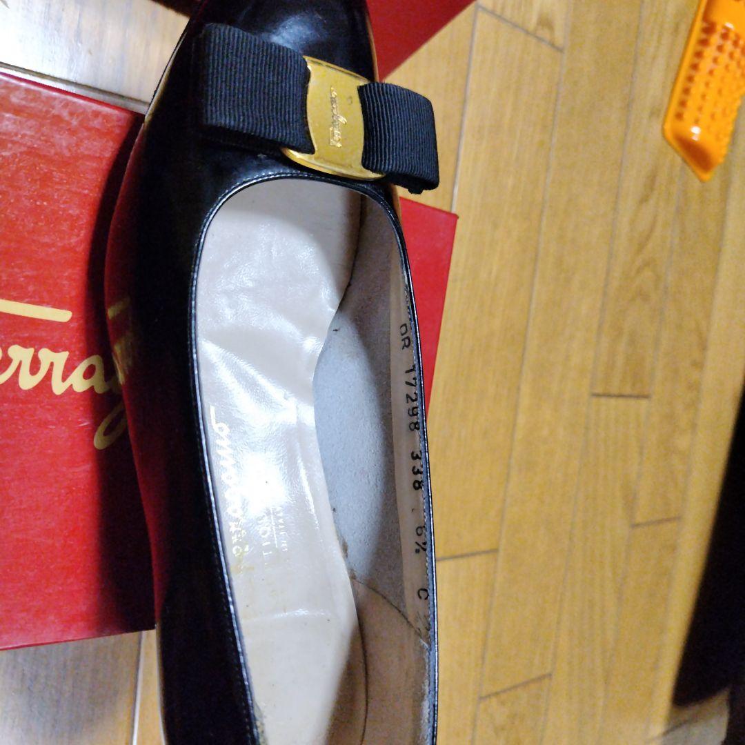 Salvatore Ferragamo 定番ヴァラ 黒23.5cm　Oku