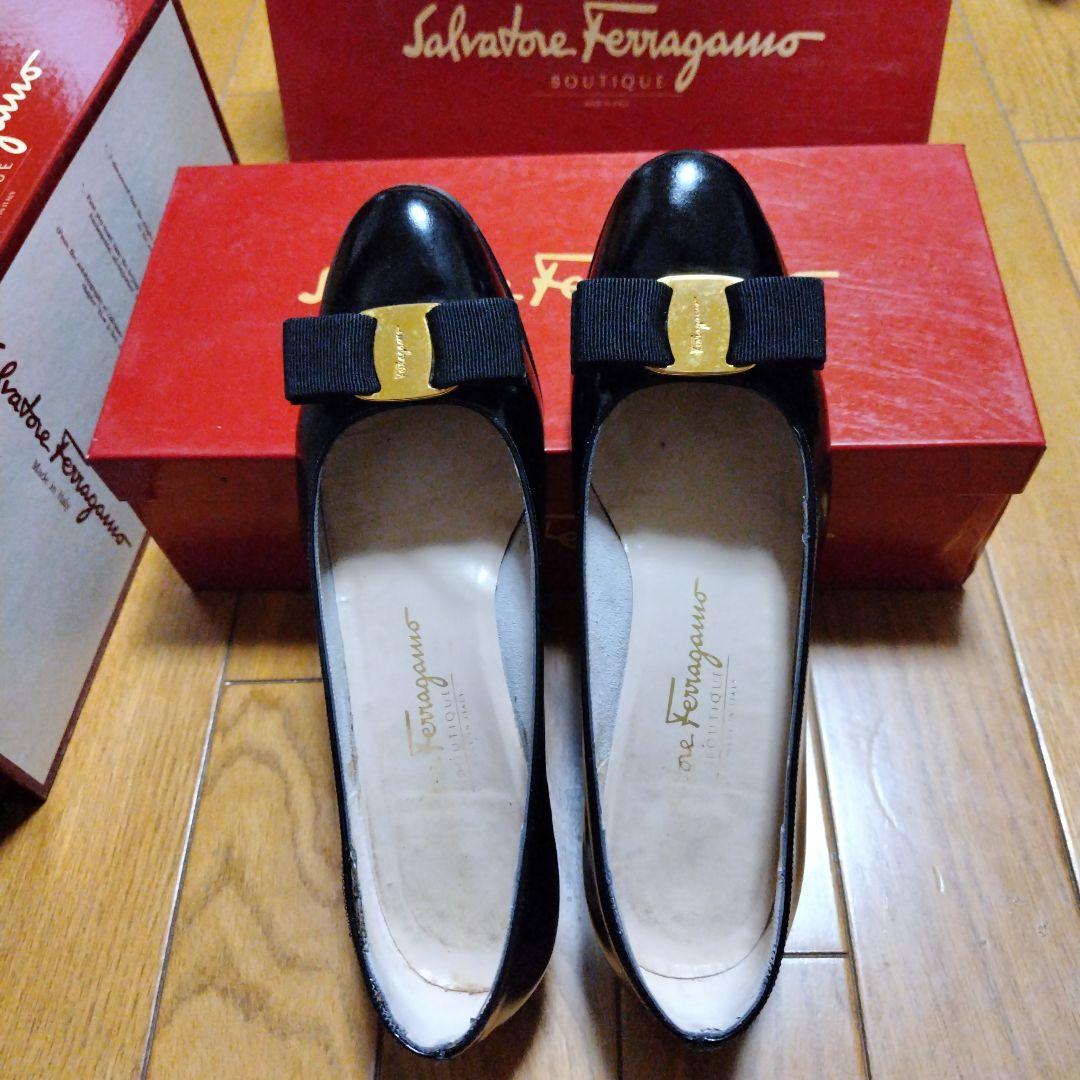 Salvatore Ferragamo 定番ヴァラ 黒23.5cm　Oku