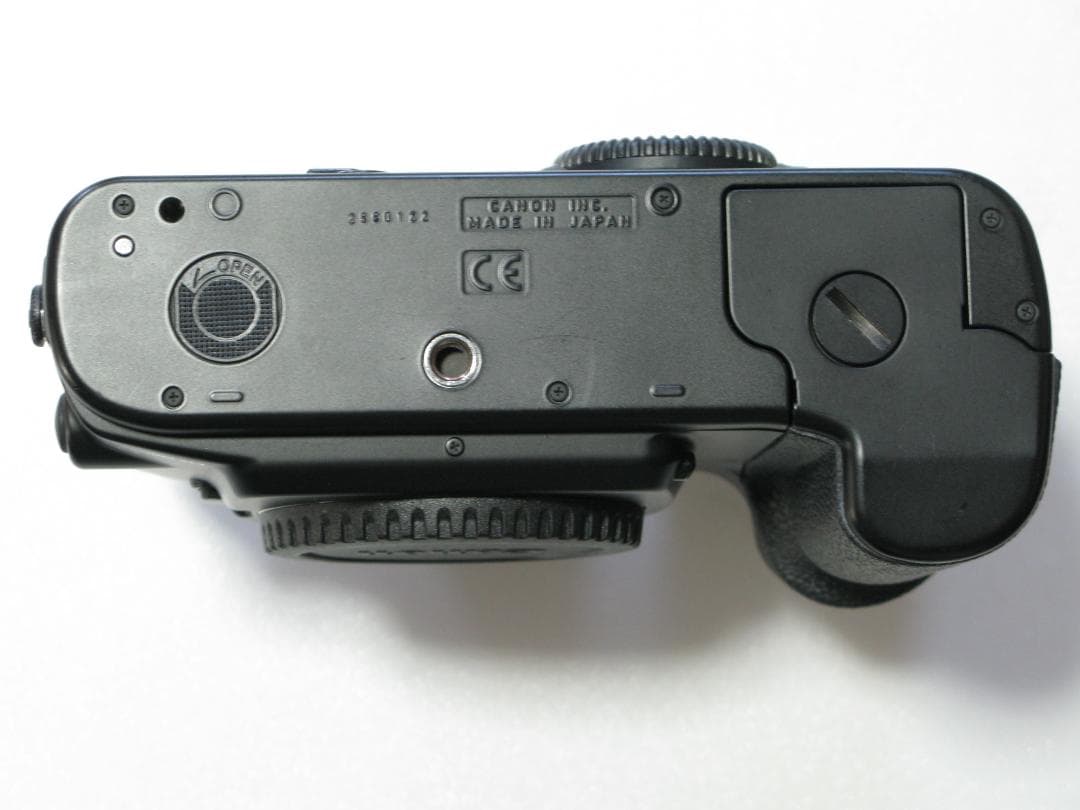 美品　Canon キヤノン EOS3 AFフィルム一眼レフ （ボディのみ）