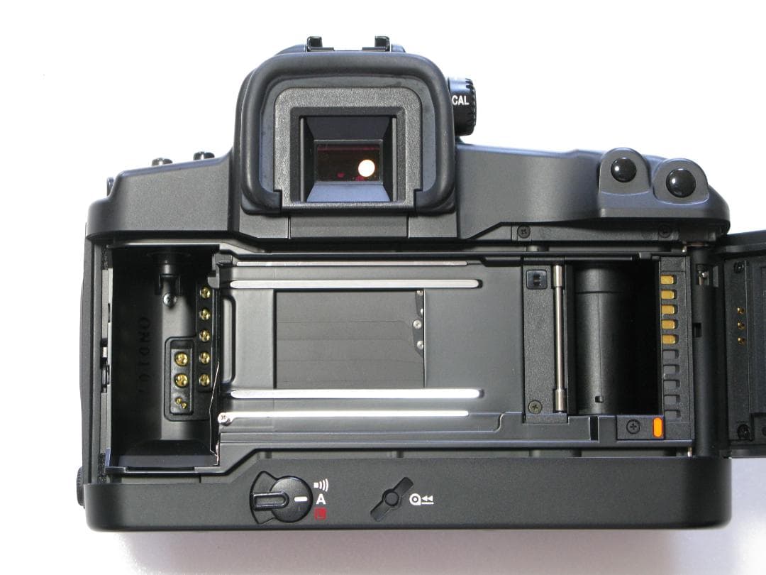 美品　Canon キヤノン EOS3 AFフィルム一眼レフ （ボディのみ）