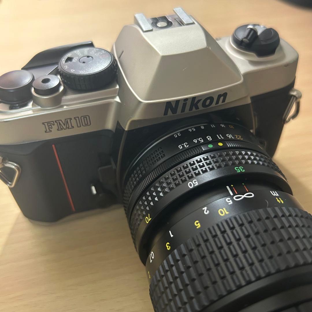 Nikon FM10 一眼レフカメラ 35-70mmレンズ、カメラケース付き