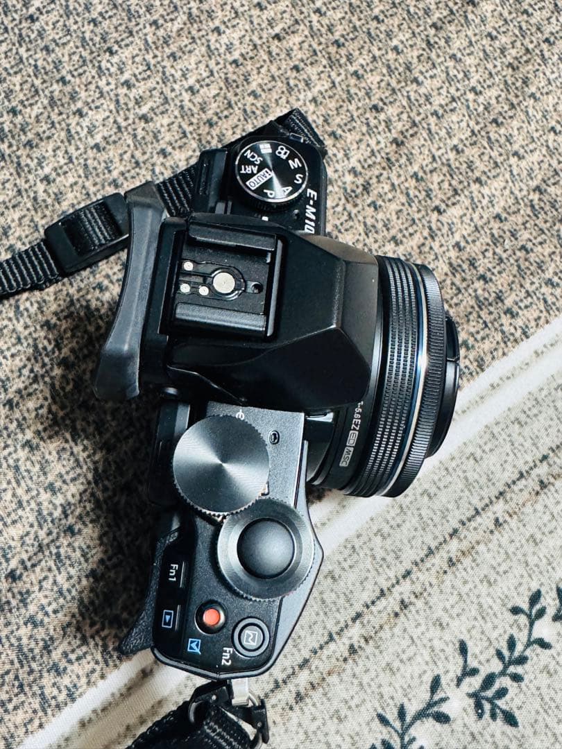 Olympus ミラーレス一眼カメラ 交換レンズ付き