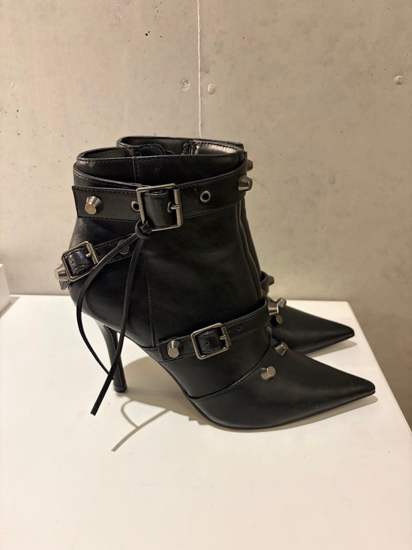 STEVE MADDEN スタッズ付きハイヒールブーツ