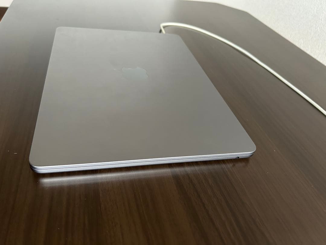 Apple MacBook Air (M2, 2022) 本体＋充電器