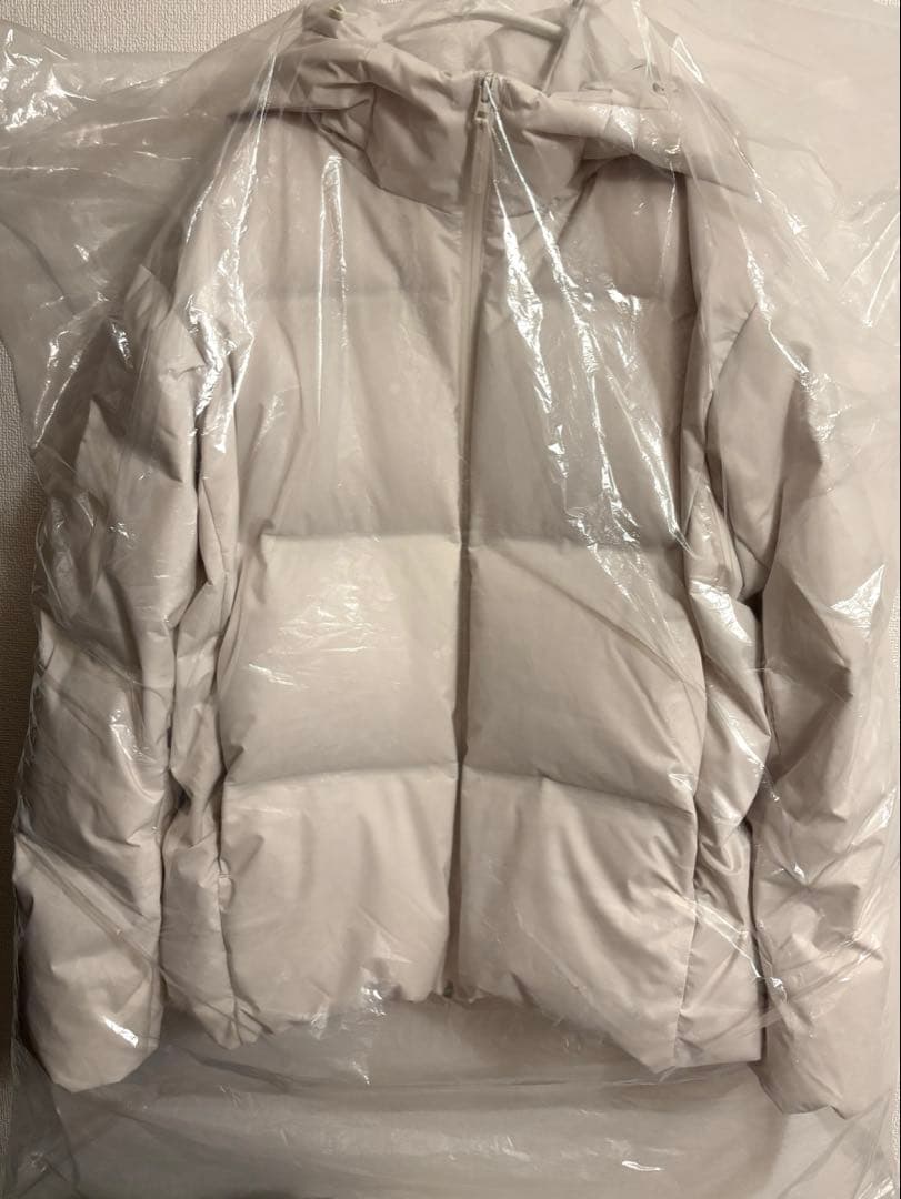 【2025新作】ユニクロ　シームレスダウンパーカ　L レディース