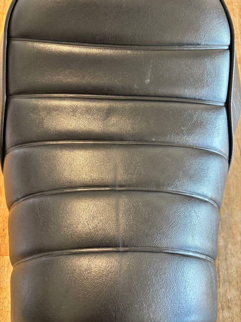 ハーレー　スポーツスター　純正シート XL883N アイアン