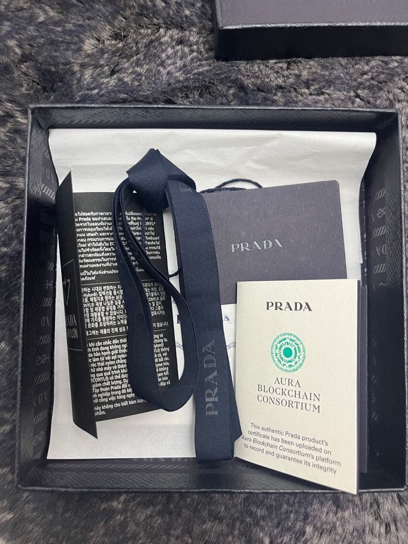 PRADA ピンク シュシュ