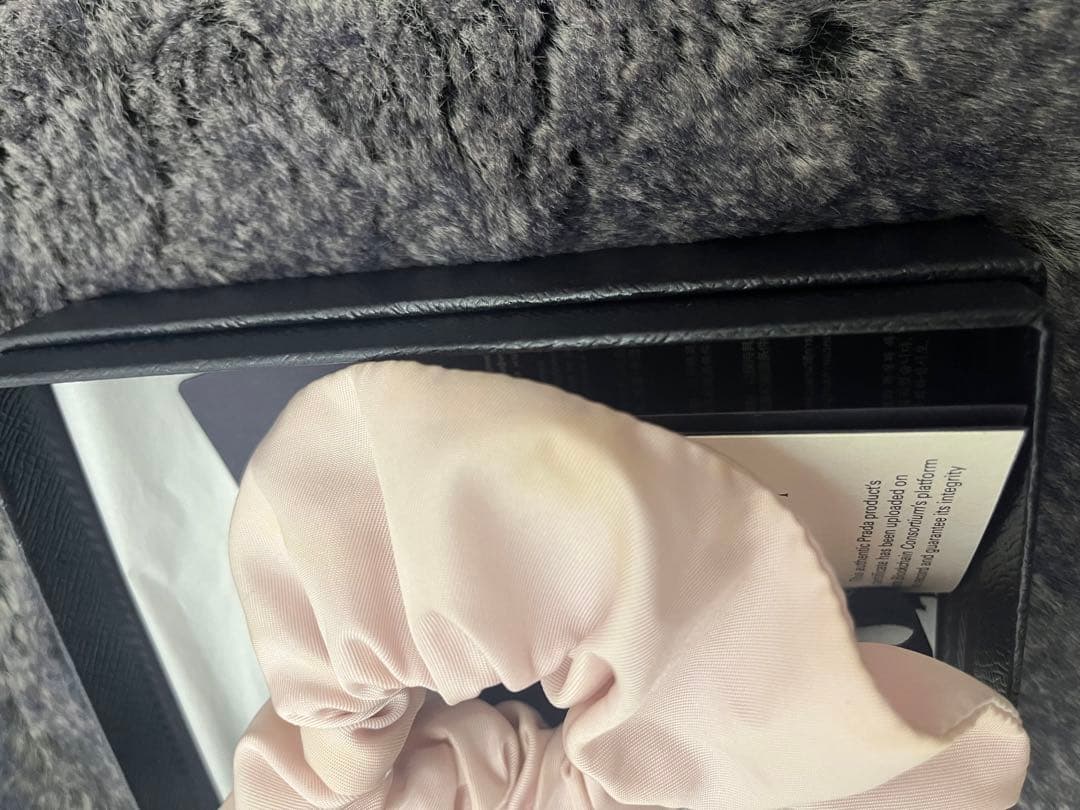 PRADA ピンク シュシュ