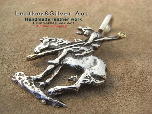 シルバー925　インディアンと馬のペンダントトップシルバーインディアンジュエリー
