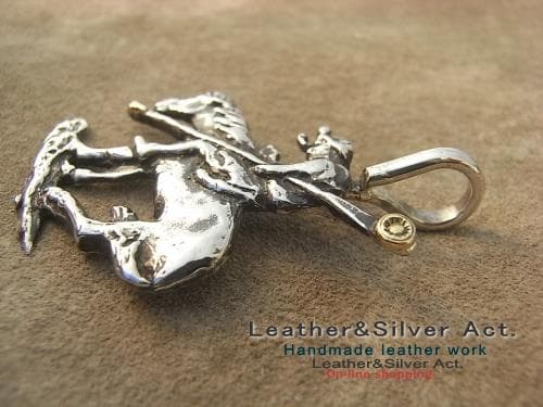 シルバー925　インディアンと馬のペンダントトップシルバーインディアンジュエリー