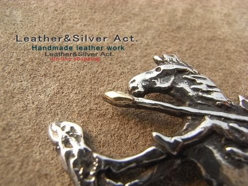 シルバー925　インディアンと馬のペンダントトップシルバーインディアンジュエリー