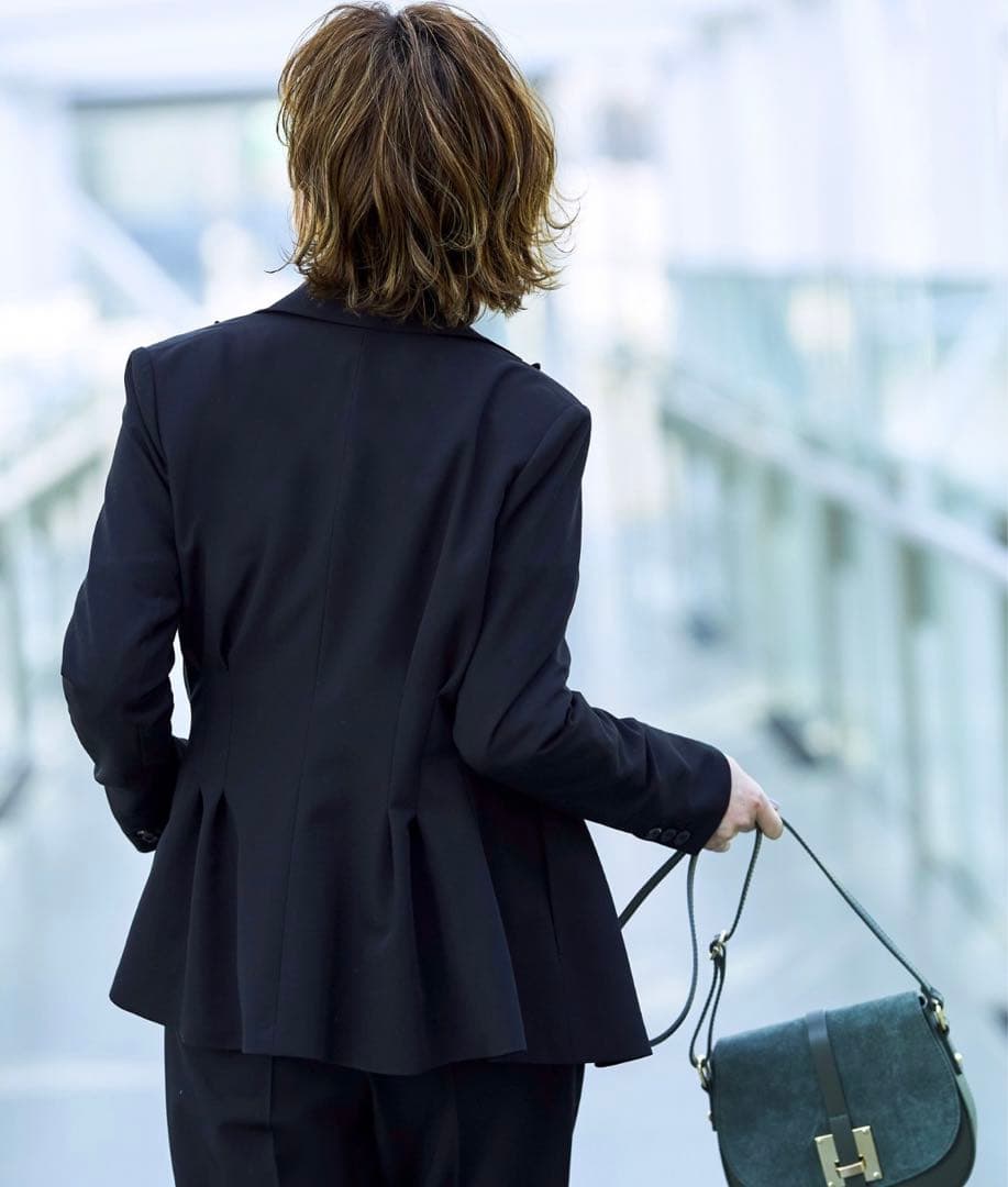 ウエストタック3つボタンジャケット&パンツの2点セットアップスーツ