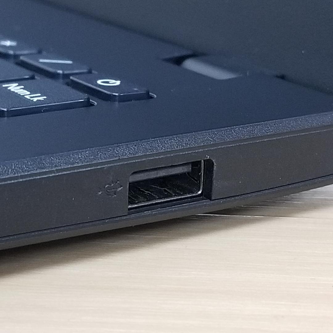 2022年モデル 第９世代 SSD美品ノートPC ASUS (E1158)