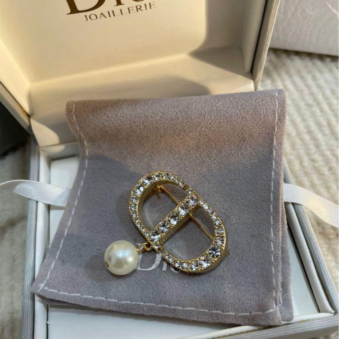 ディオール　ブローチ