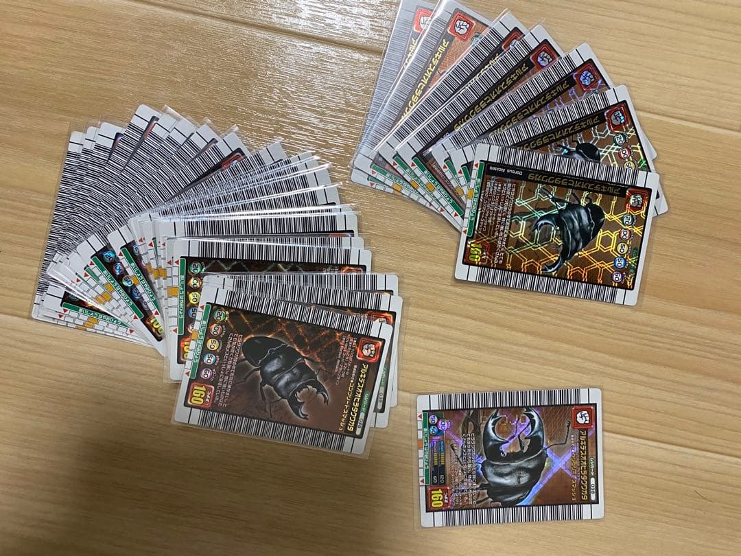 巻*様 最終値下げ！ムシキング420枚まとめ売り　キラ303枚　その他117枚ノ