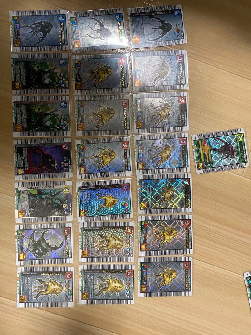 巻*様 最終値下げ！ムシキング420枚まとめ売り　キラ303枚　その他117枚ノ