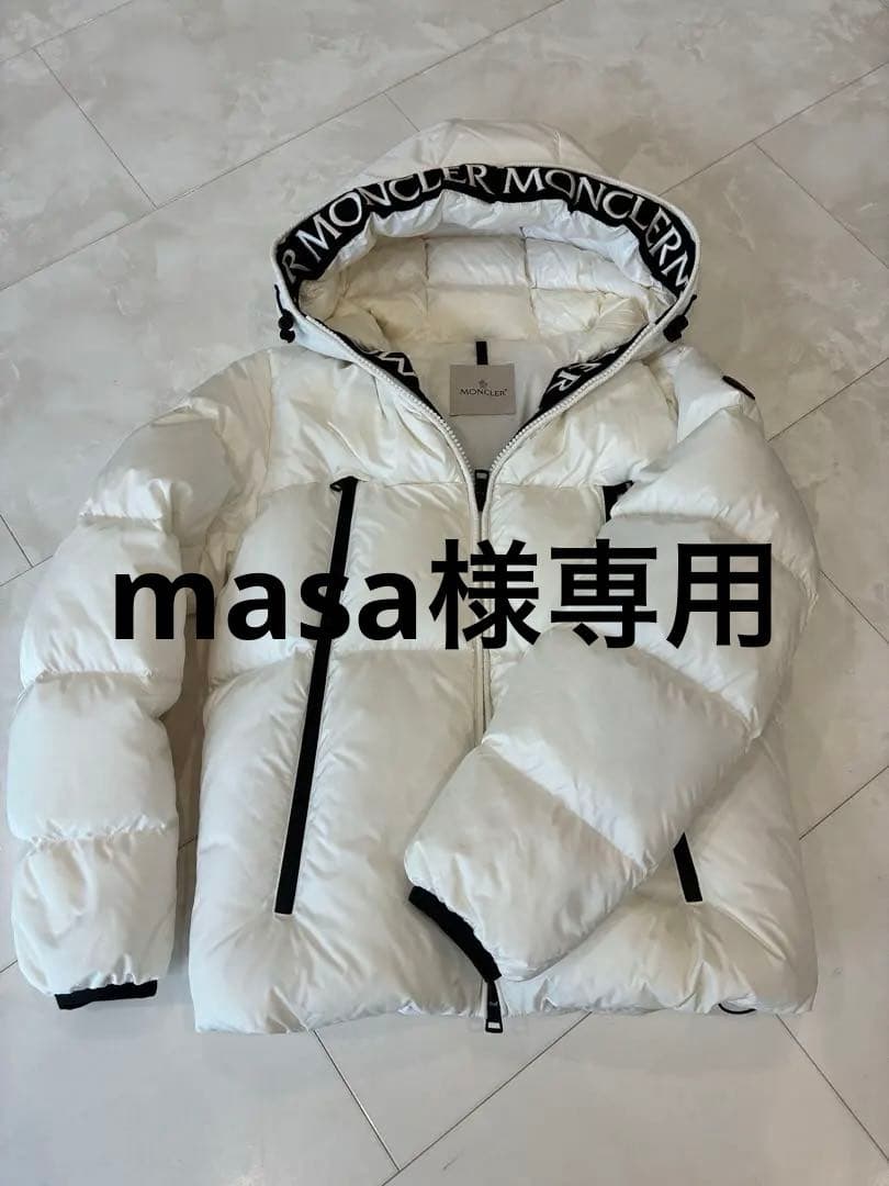 MONCLER フード付きホワイトダウンジャケット