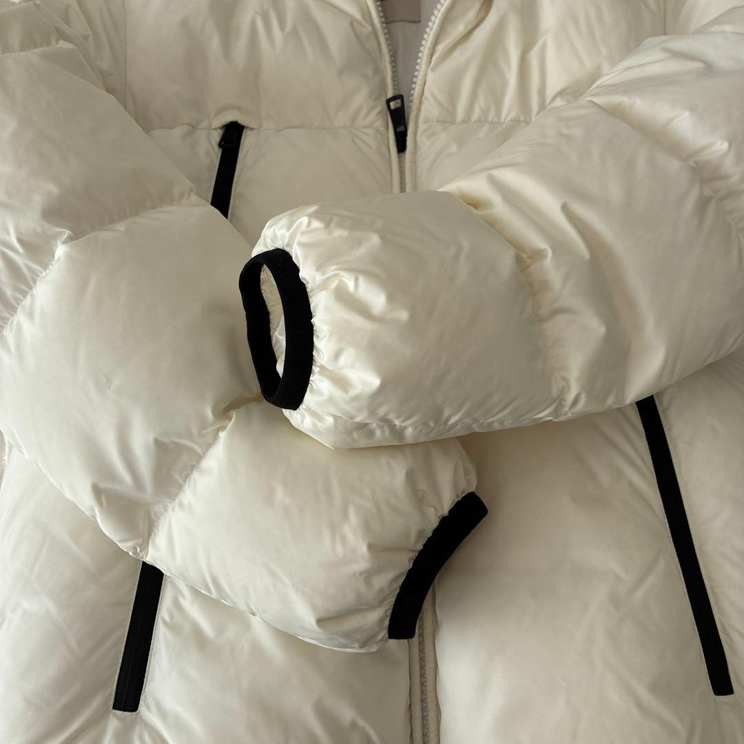 MONCLER フード付きホワイトダウンジャケット