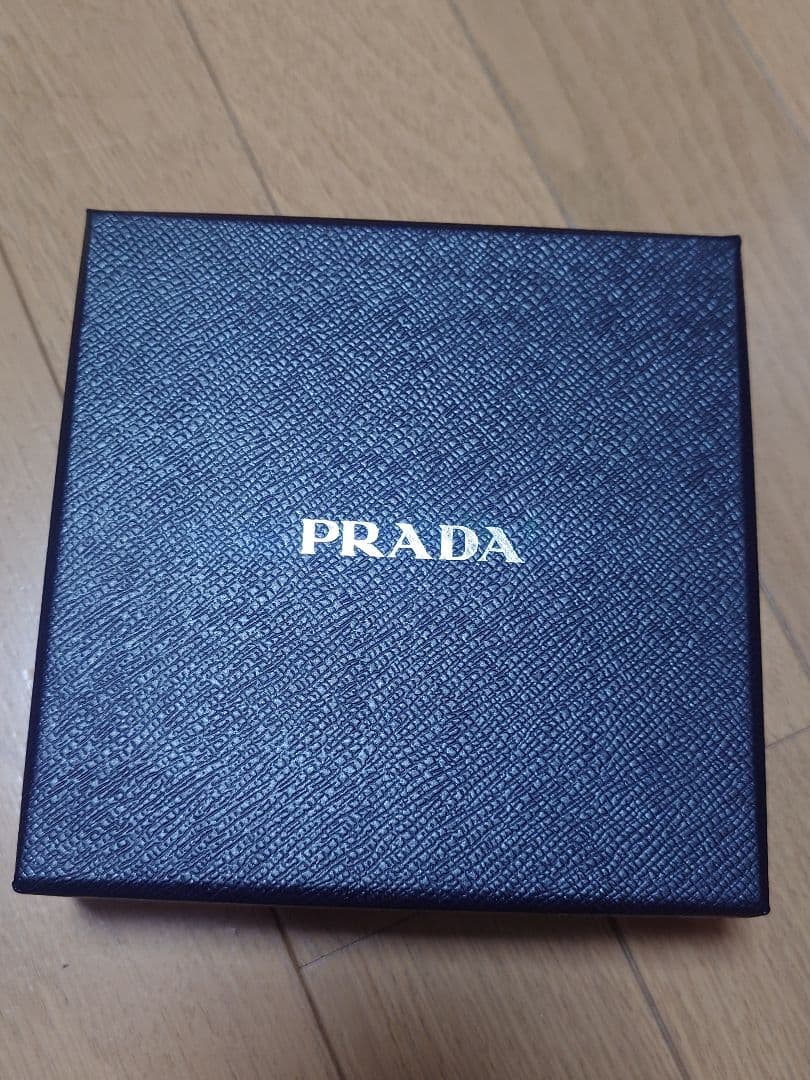 PRADA ブラック ナイロン シュシュ