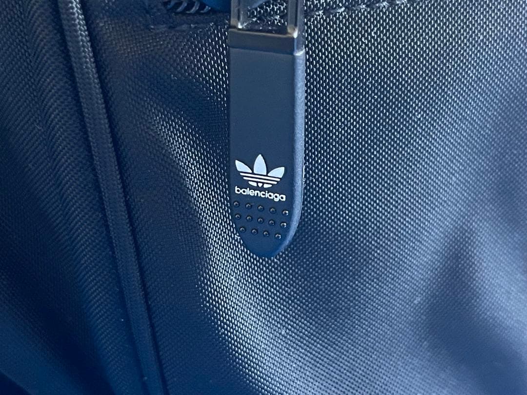 定価135000円⭐︎バレンシアガxアディダス コラボボディバッグ 未使用新品