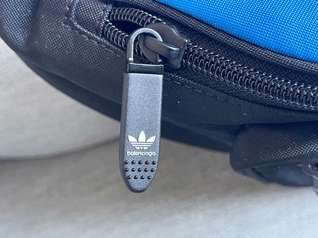 定価135000円⭐︎バレンシアガxアディダス コラボボディバッグ 未使用新品