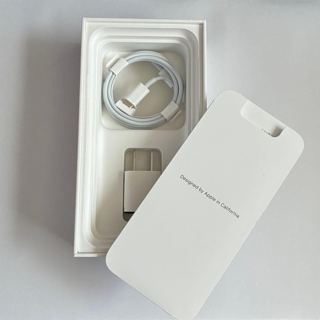 Apple iPhone 11 128GBブラック 本体 レンズ・背面ひび割れ