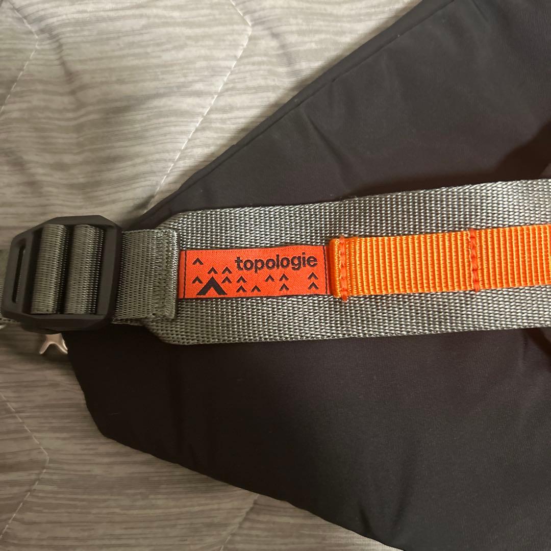 topologie トライアングル メッセンジャーバッグ