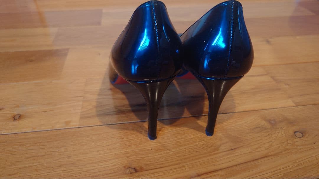 Christian Louboutin パリ ブラックハイヒール