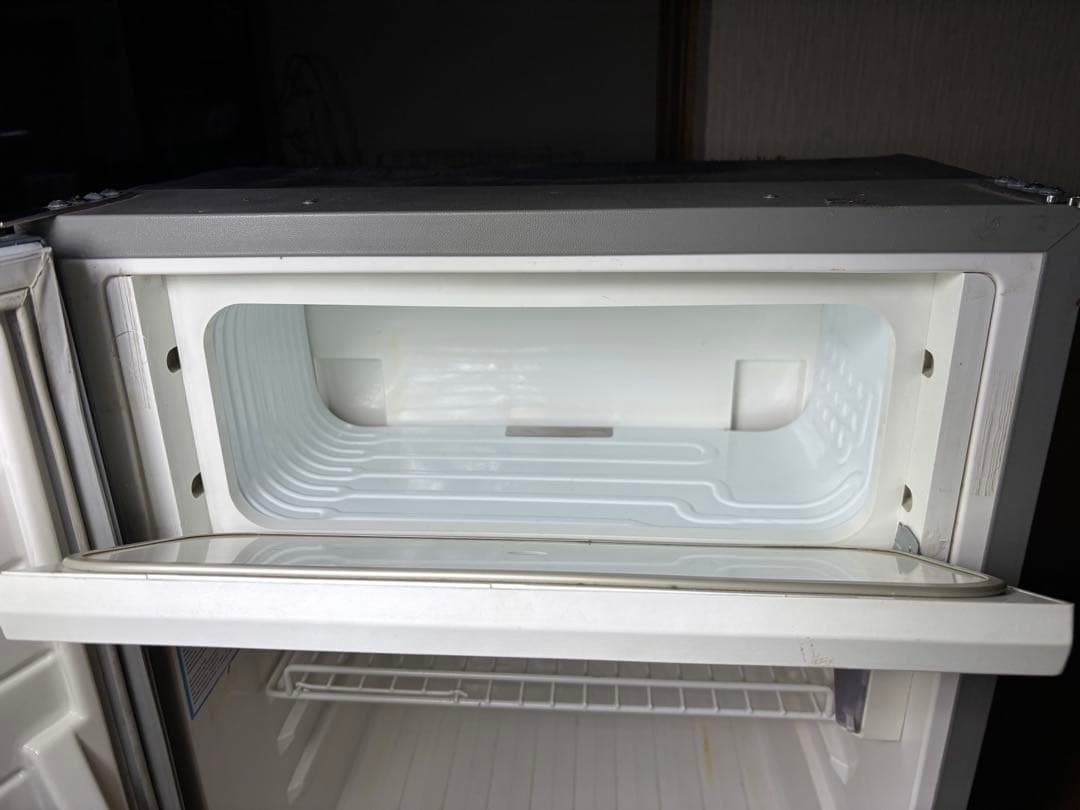 キャンピングカー冷蔵庫　65L