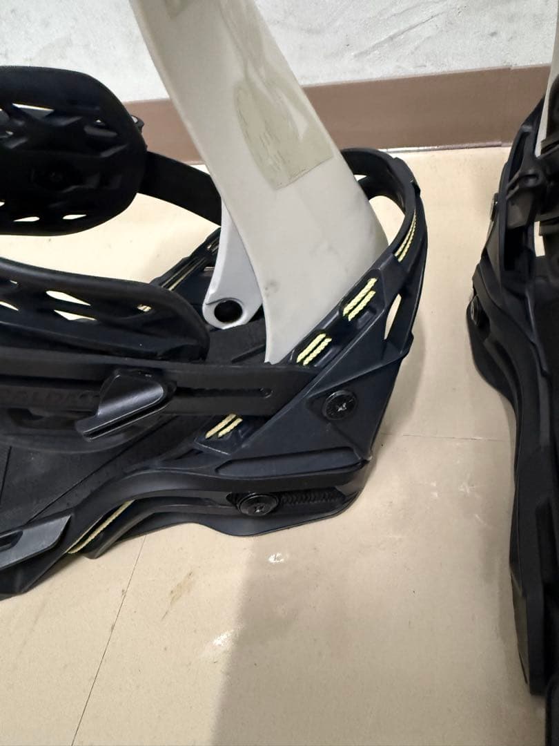 SALOMON district und 23-24モデル　サイズM 補修有