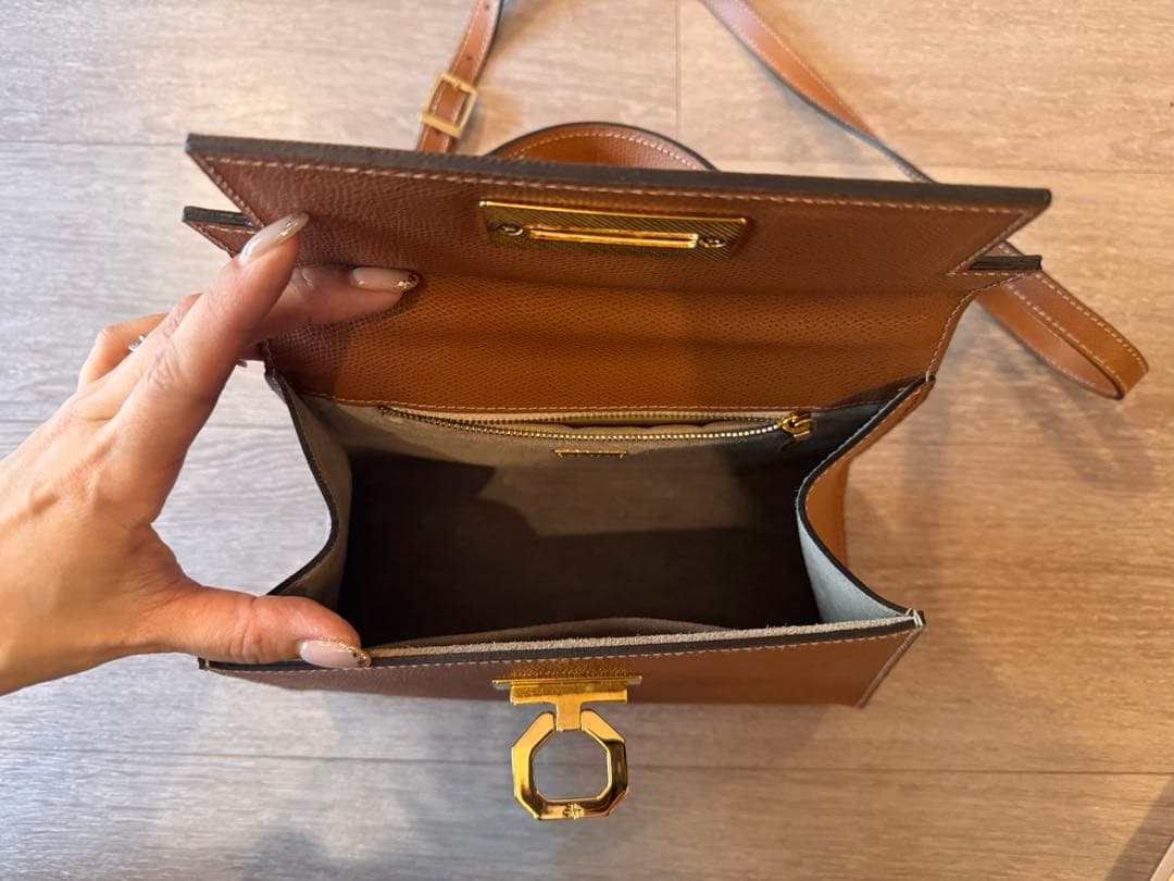 カルボッティ　グレタ　TAN