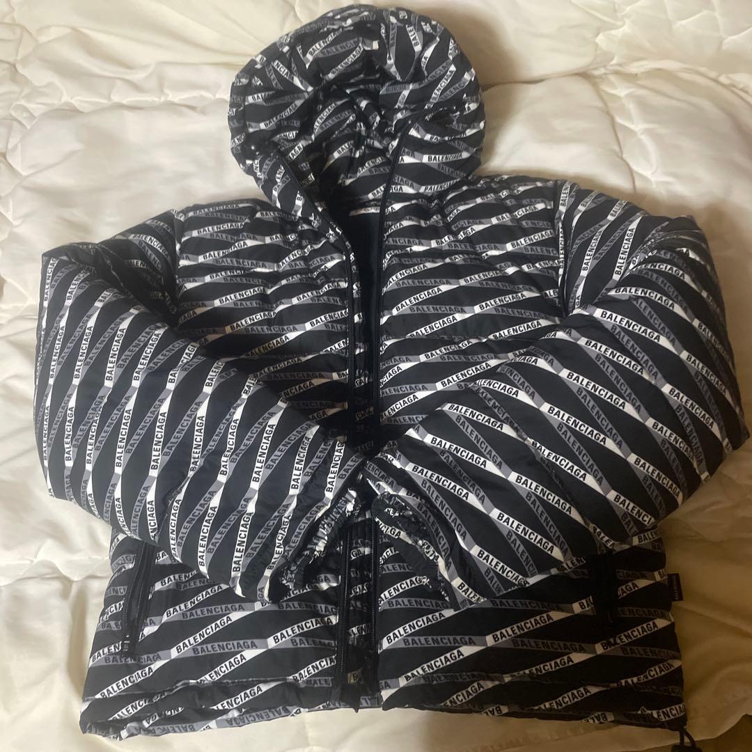 BALENCIAGA フード付きダウンジャケット 34