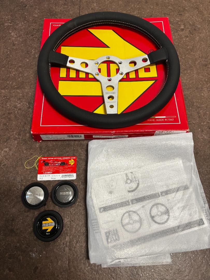 【正規品・ホーン×３個付き】MOMO ステアリング プロトタイプ 350㎜