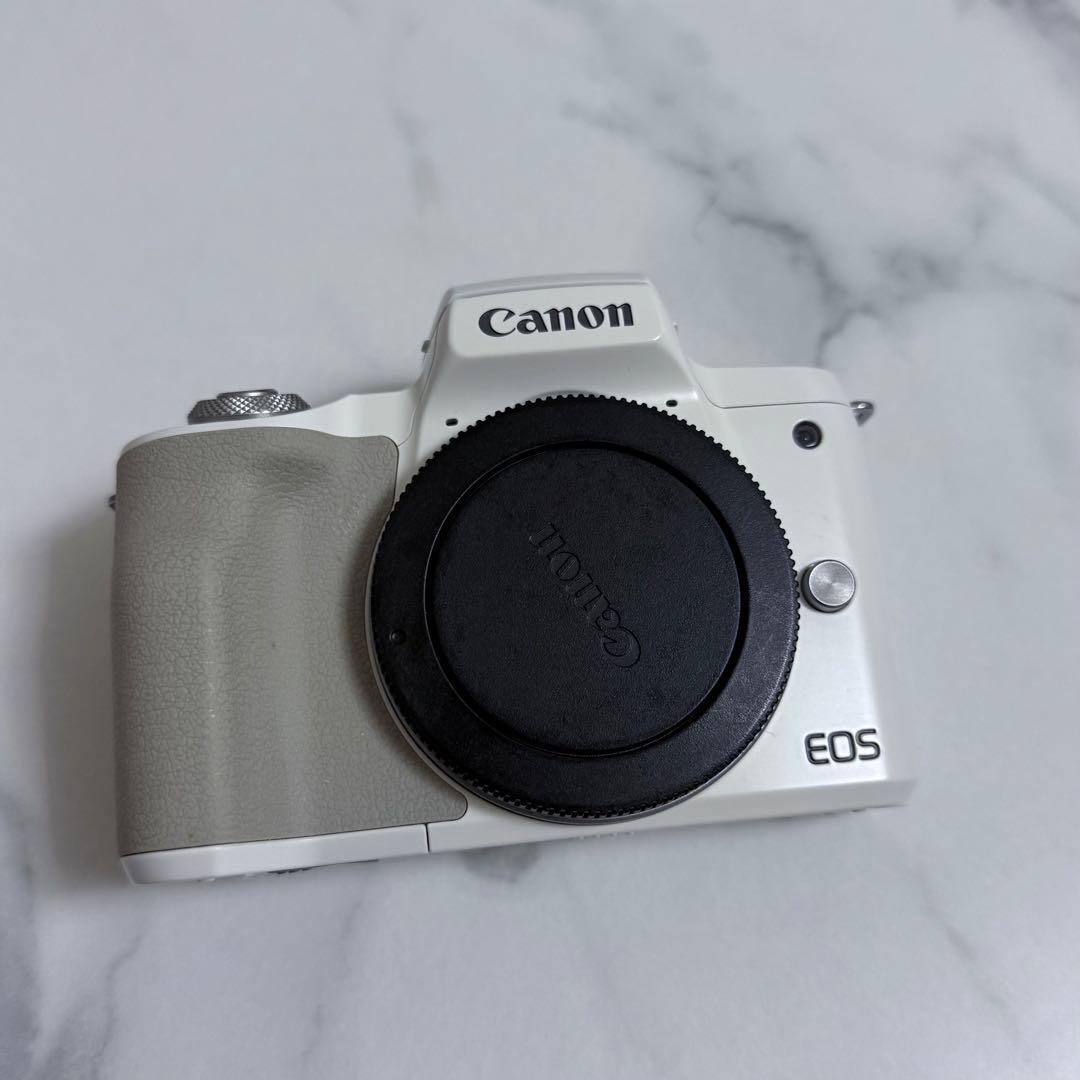 Canon EOS Kiss M2 ダブルズームキット ホワイト