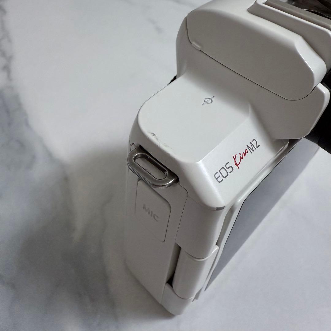 Canon EOS Kiss M2 ダブルズームキット ホワイト