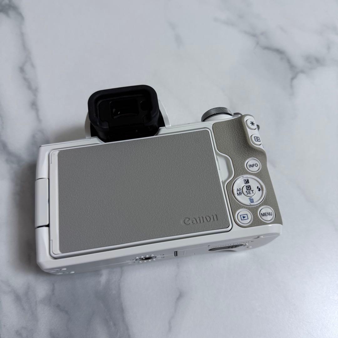 Canon EOS Kiss M2 ダブルズームキット ホワイト
