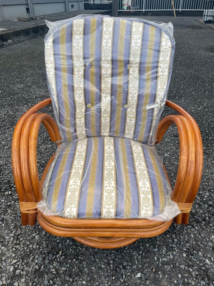 新品　光製作所 籐 ラタン 回転椅子 回転式座椅子 肘掛け ラタンチェア