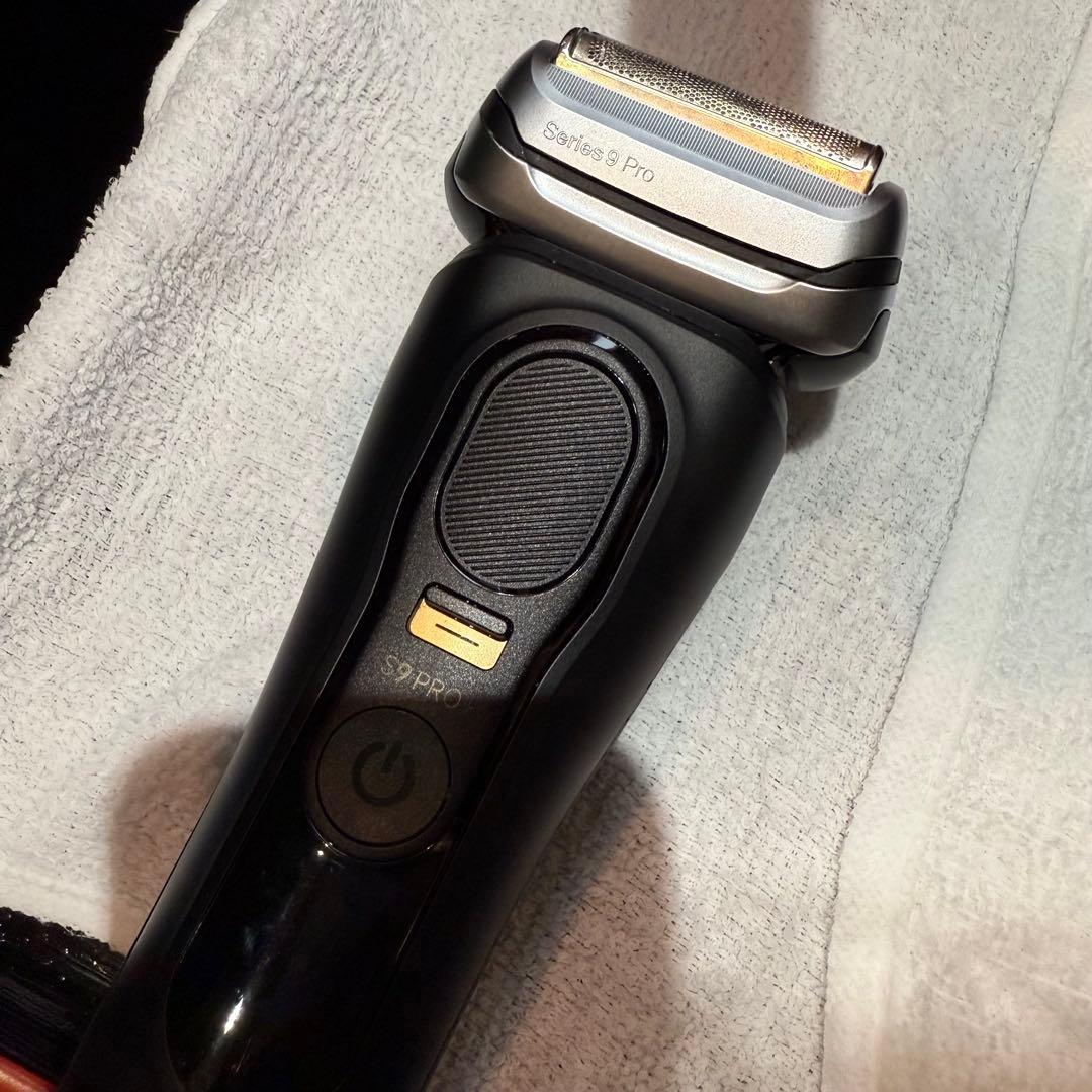 ブラウン シリーズ9 Pro+ メタリックシルバー 本体+充電器+自動洗浄器付け