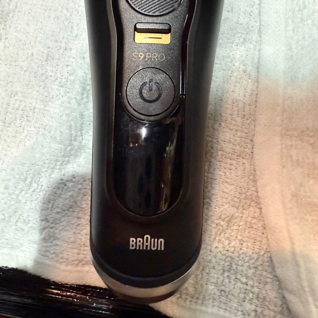 ブラウン シリーズ9 Pro+ メタリックシルバー 本体+充電器+自動洗浄器付け