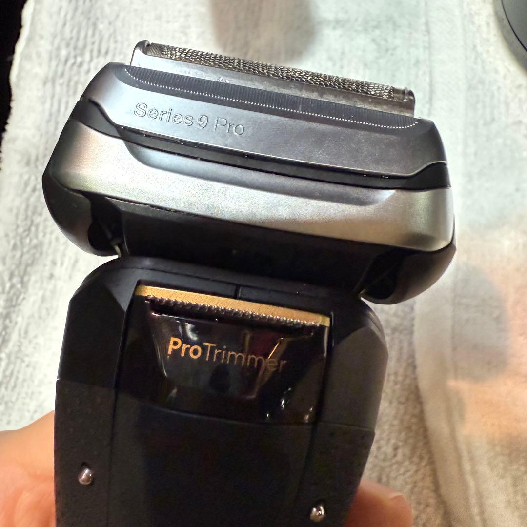 ブラウン シリーズ9 Pro+ メタリックシルバー 本体+充電器+自動洗浄器付け