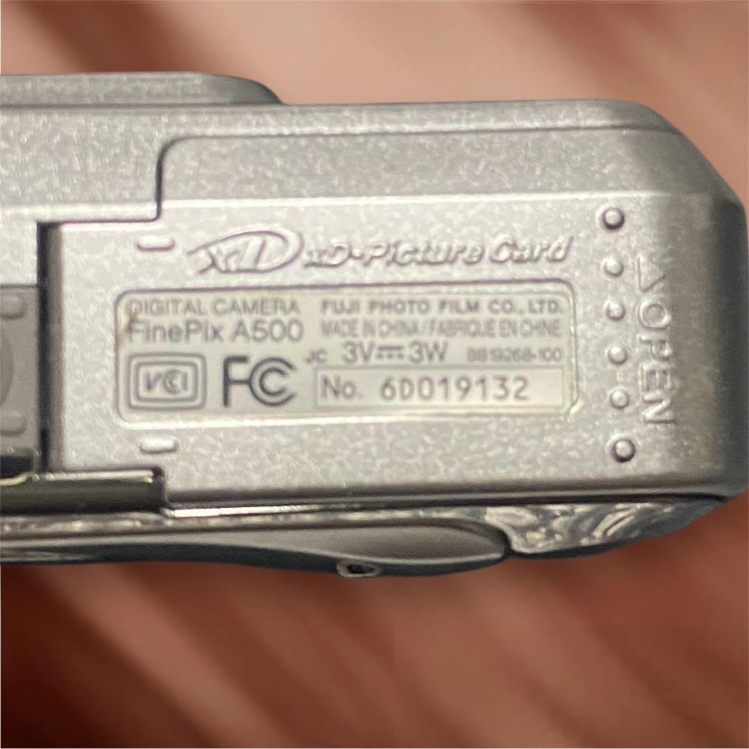 美品【FUJIFILM】FinePix A500/コンデジ乾電池駆動/付属品多数