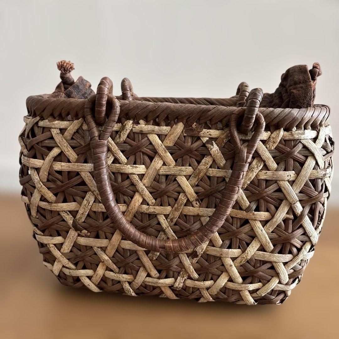 山葡萄カゴバッグ　丁寧な手仕事　柿渋染め中布巾着付き　菊花紋　籠目