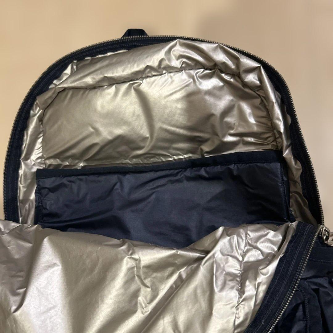 極美品　レスポートサック　エッセンシャル　リュック　ネイビー　超軽量