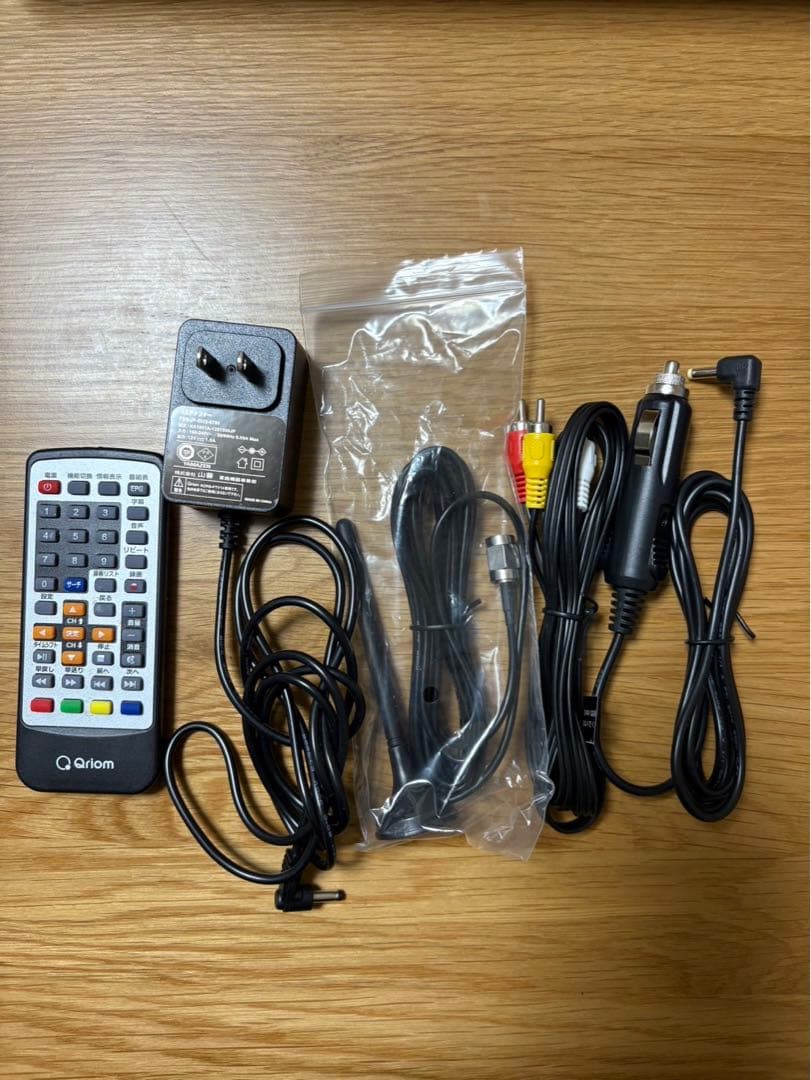 YAMAZEN Qriom 14インチ　ポータブルテレビ&室内アンテナ