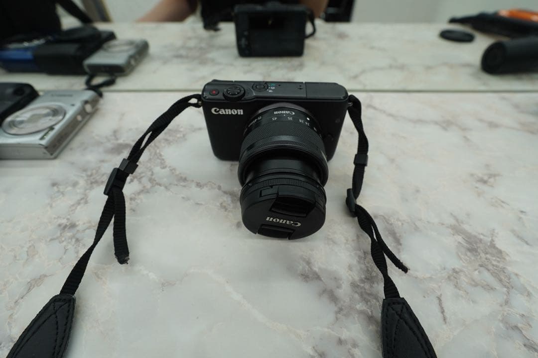 Canon ミラーレス一眼 ブラック 交換レンズ付き