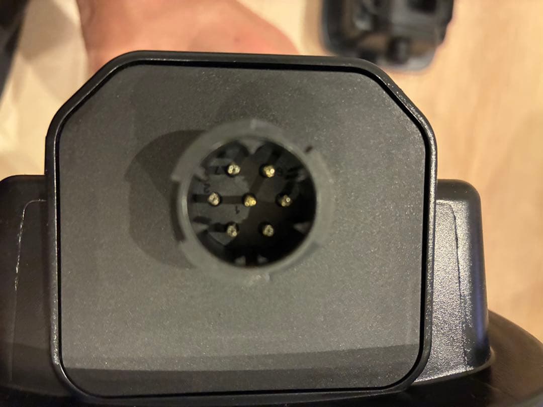 UDトラック　クオン　純正LEDテールランプ　ショートタイプ