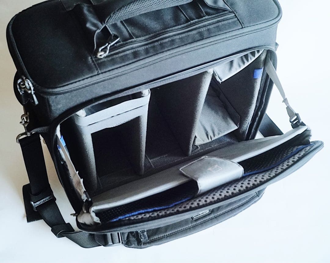 シンクタンクフォト キャリーバッグ / 21.7L / ブラック/ PC収納可