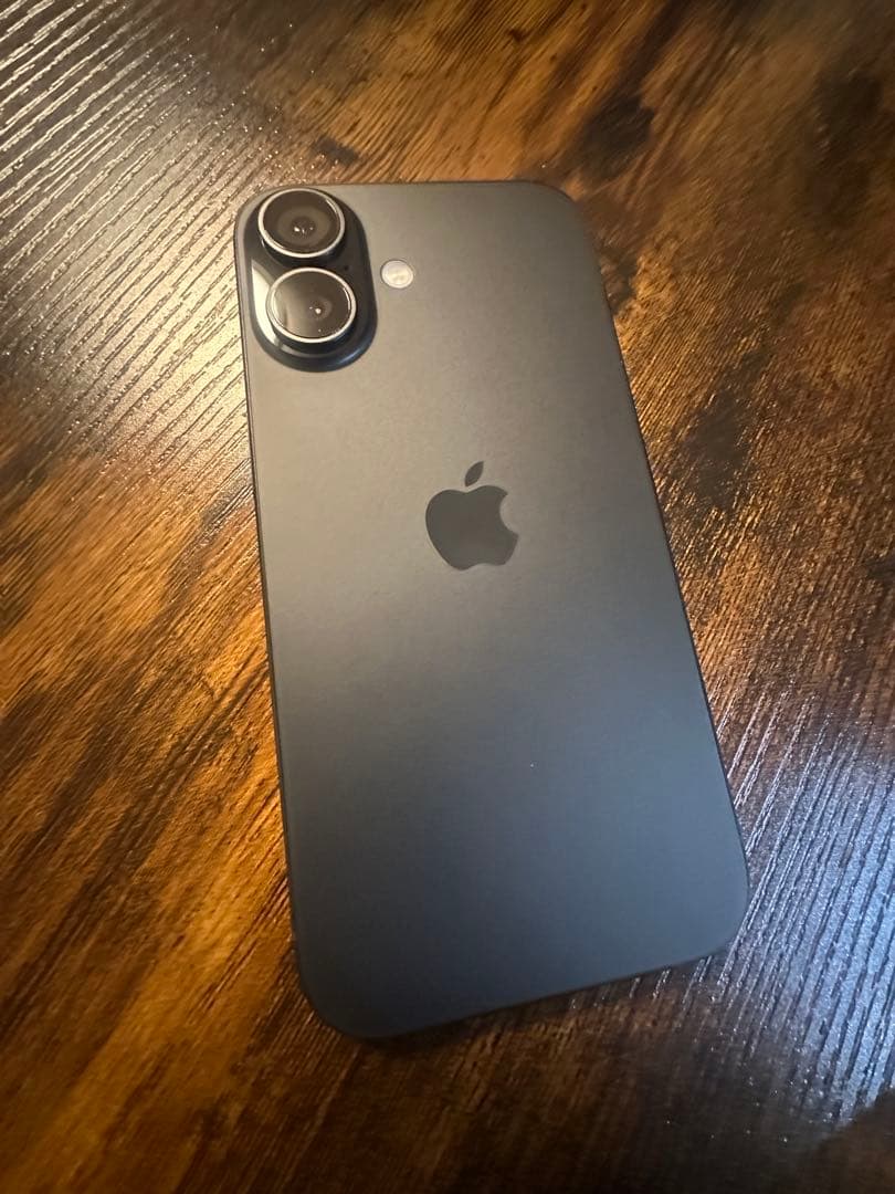 極美品　Apple iPhone16 128GB スペースブラック