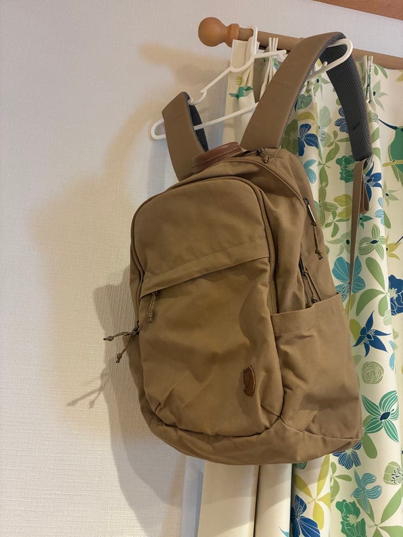 ベージュ リュック・バックパック