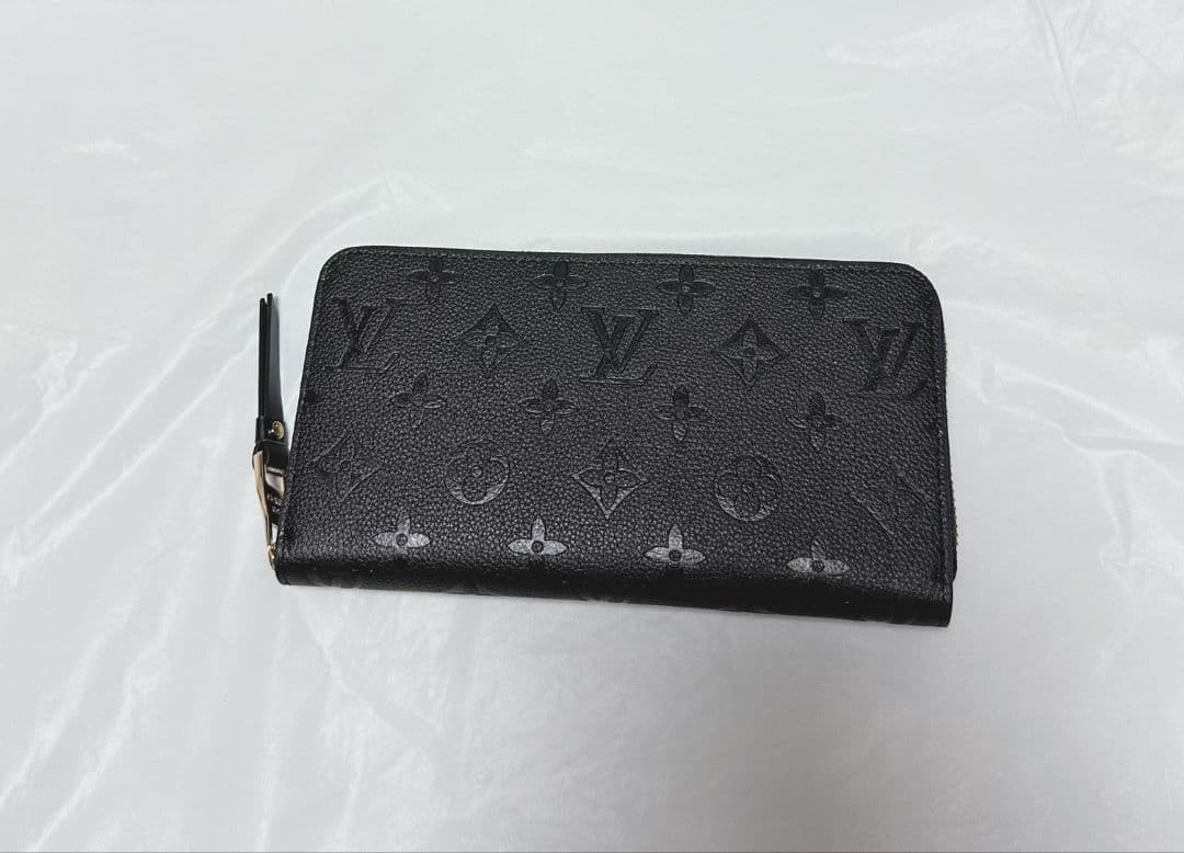 ブラックラウンドファスナー 長財布ＬVノベルティ新品